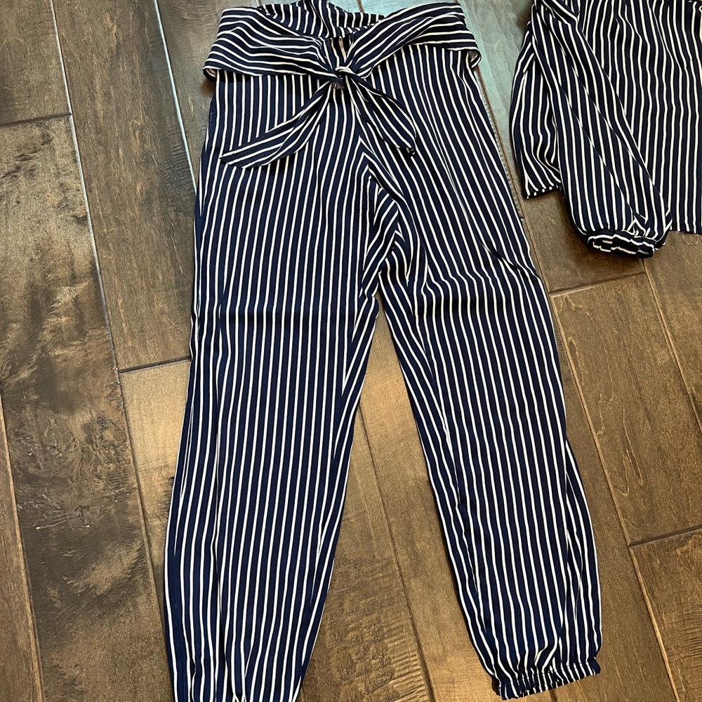 2 piece girl/tween outfit.perfect condition. Jogger pant.Cold shoulder.